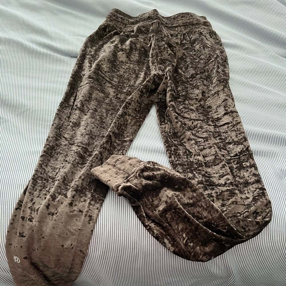 Velour Lululemon jogger. Size 4.